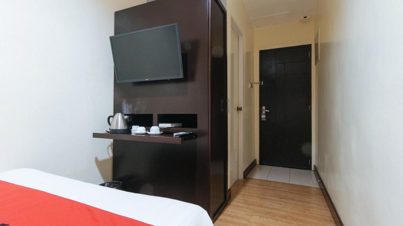 Reddoorz @ Gardenview Hotel Gtower אנגלס מראה חיצוני תמונה