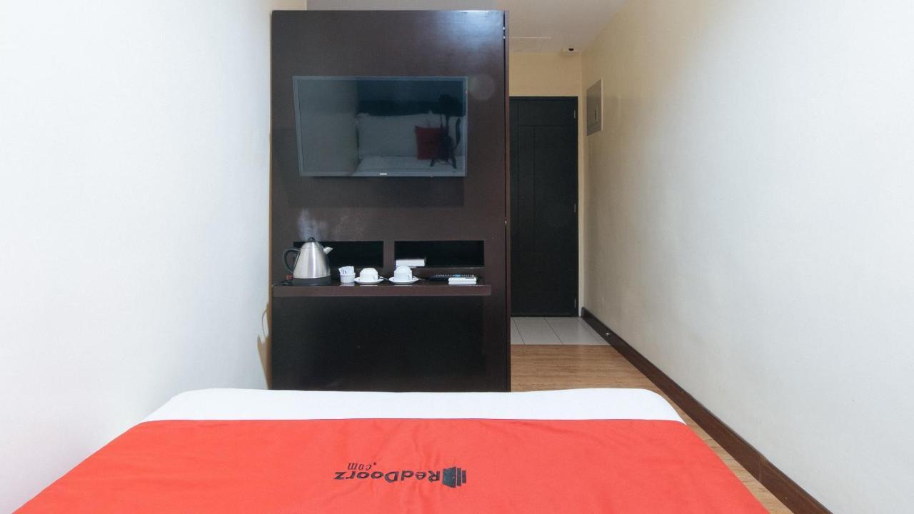 Reddoorz @ Gardenview Hotel Gtower אנגלס מראה חיצוני תמונה